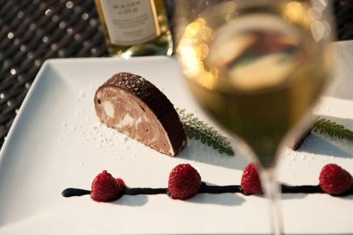 a piece of chocolate cake on a plate with raspberries at Romantikhotel Residenz Wachau in Aggsbach Dorf