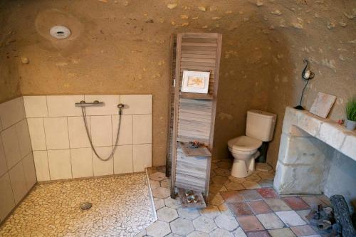 Un baño de Maison centre ville avec parking, jardin, vue, AC, Le Point de vue de Leonard