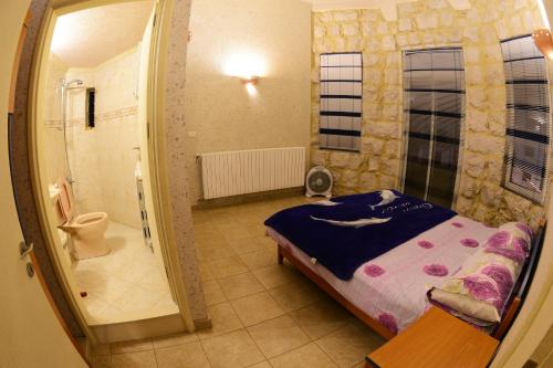 Katil atau katil-katil dalam bilik di Bauhaus Chalets Apartment