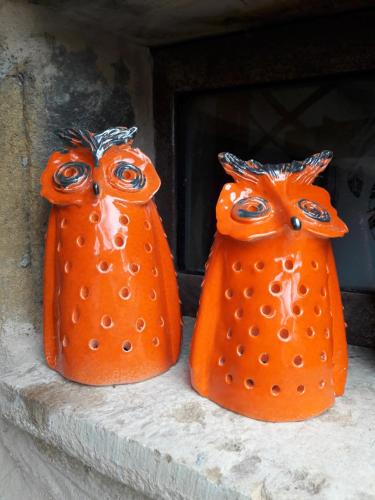 two orange containers are sitting on a ledge at Le kaolin in Bully