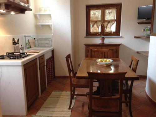 a kitchen and dining room with a table and chairs at Agriturismo del Pigato - Bio Vio in Albenga