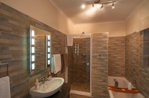 A bathroom at Wind-Rose Guest House