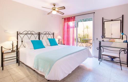 Een bed of bedden in een kamer bij Villa Tranquilla