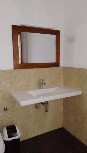 a white sink in a bathroom with a mirror at Ella Rawana Den Hotel in Ella
