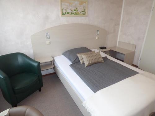 Ein Bett oder Betten in einem Zimmer der Unterkunft Landhaus "Am Sonnenberg"