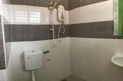 Ipoh TZY's Homestay tesisinde bir banyo