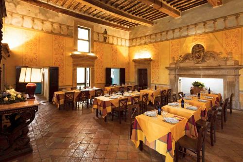 A restaurant or other place to eat at Castello di Titignano