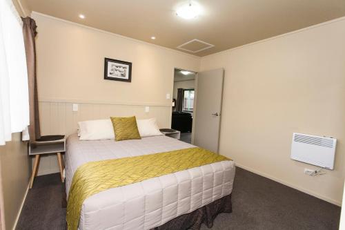 Katil atau katil-katil dalam bilik di Oamaru TOP 10 Holiday Park
