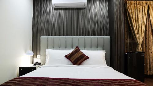 Voodi või voodid majutusasutuse Hotel Blue Pearl Chikmagalur toas