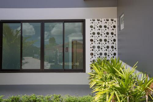 Κήπος έξω από το Phant at Thalang Service Apartment