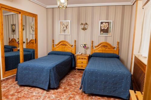 Postel nebo postele na pokoji v ubytování Hotel Guadalquivir