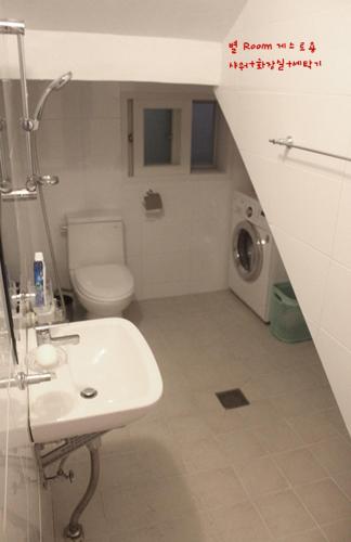 Bilik mandi di Byulbam Guesthouse