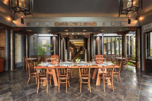 a dining room with a large table and chairs at Marine Beach Hotel Pattaya - SHA Plus in Jomtien Beach