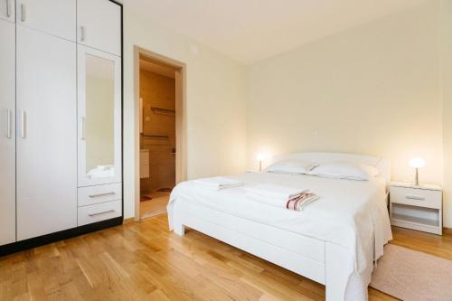Postel nebo postele na pokoji v ubytování Apartment Tri sunca