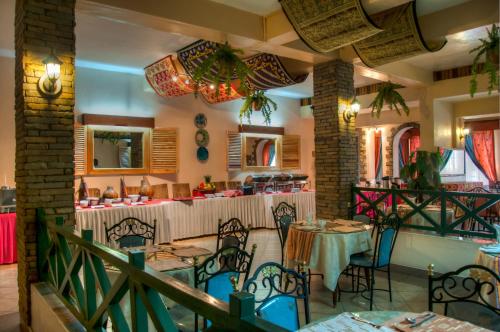 Un restaurante o sitio para comer en Kahama Hotel Nairobi