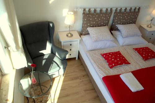 a small bedroom with a bed and a chair at Haus Susanne in Radstadt