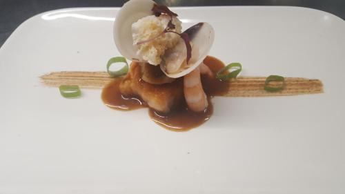 ホテルの敷地内または近くでの食事または食べ物