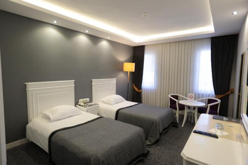 Postel nebo postele na pokoji v ubytování Montania Town Hotel Mudanya