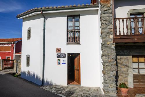 Το κτήριο όπου στεγάζεται  the country house
