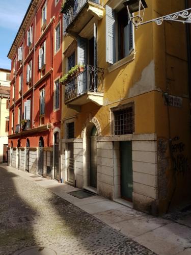 an empty street in front of a building at Dimora Scaligera Luxury Apartment in Verona