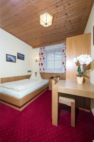 Postel nebo postele na pokoji v ubytování Hotel Sonnhof