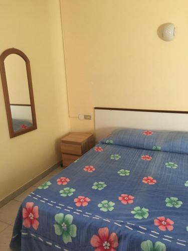 Llit o llits en una habitació de B&B Baia dello Stretto