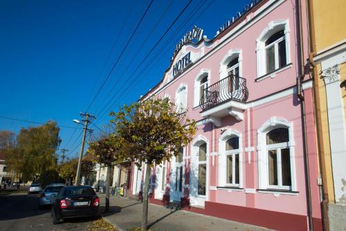 a pink building on the side of a street at HOTEL Villa Romaine in Šahy