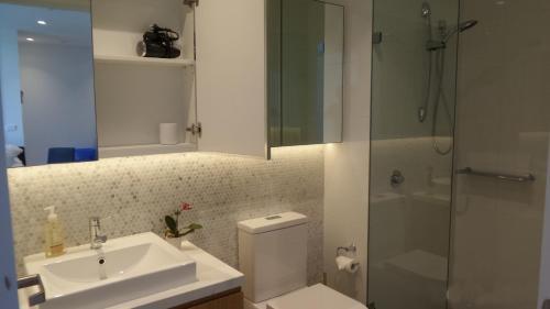 Ванная комната в Whitehorse Towers Self Service Holiday Apartment