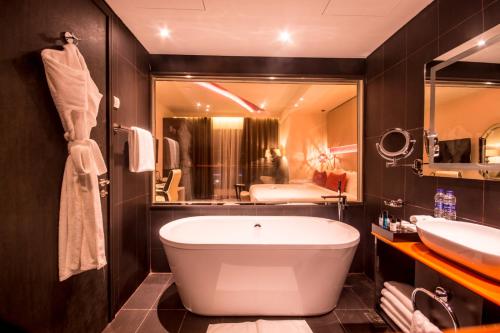 A bathroom at Carnelian by Glory Bower Hotels