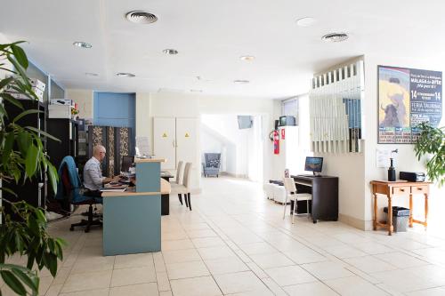 Ο χώρος του λόμπι ή της ρεσεψιόν στο Hotel Eliseos