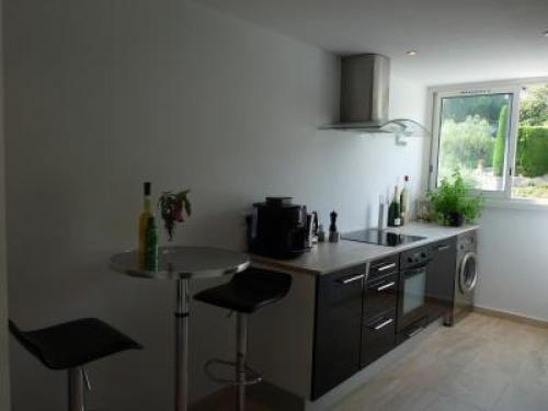Two Bed apartment in a gated residence with gardens in Cannes with sea views 865