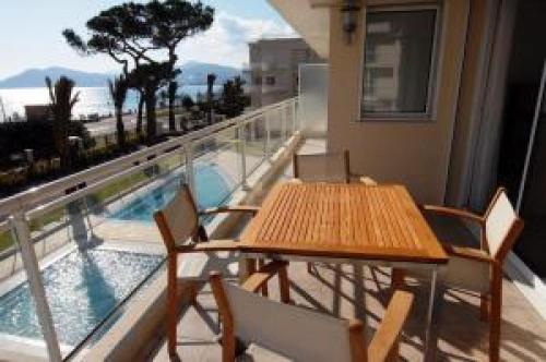 Stunning 2 Bed, 2 Bath Apt on the Cannes sea front has swimming pool and is a secure modern building 464