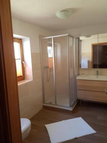 A bathroom at Gasthof Leiter´s Hoamatl