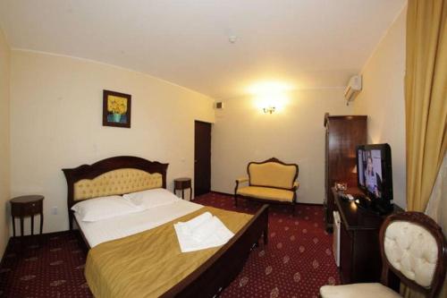 Un pat sau paturi într-o cameră la Hotel Maryo