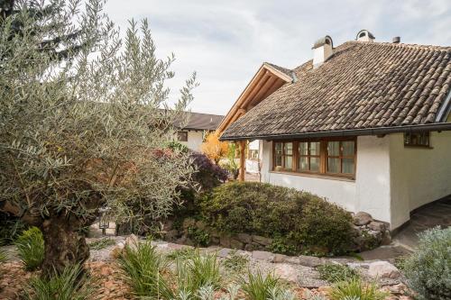 a white house with a brown roof at Villa Sissi in Laives