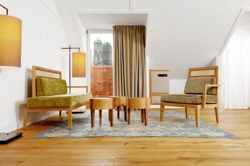 Louis Hotel Image