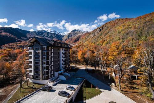 an aerial view of a building in the mountains at Departamento Sector Nevados de Chillan Wentrukal Turismo in Nevados de Chillan