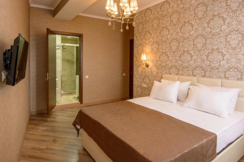 Una cama o camas en una habitación de Dat Exx Apartments
