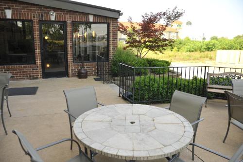 a table and chairs sitting on a patio at Wingate by Wyndham Bowling Green in Bowling Green