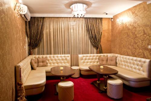 Ruang duduk di Hotel Diamond