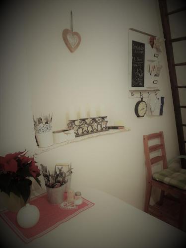 a white room with a table and a chair at Zsigmond Vendégház in Villány