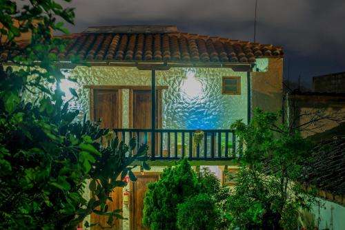 a house with a balcony with water on it at Rossco Hostel & Hotel in San Cristóbal de Las Casas