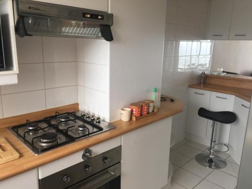 a kitchen with a stove and a counter top at Duplex Jacuzzi San Alfonso del Mar in Algarrobo