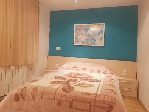 Una cama o camas en una habitación de Libera
