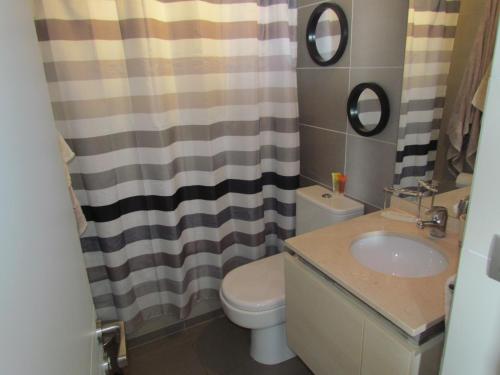 Koupelna v ubytování Departamento con Espectacular Vista Panoramica al Mar Mejor Sector Costa de Montemar Concon