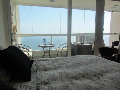 Postel nebo postele na pokoji v ubytování Departamento con Espectacular Vista Panoramica al Mar Mejor Sector Costa de Montemar Concon