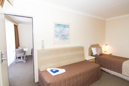 Ένα ή περισσότερα κρεβάτια σε δωμάτιο στο Dubbo RSL Club Motel