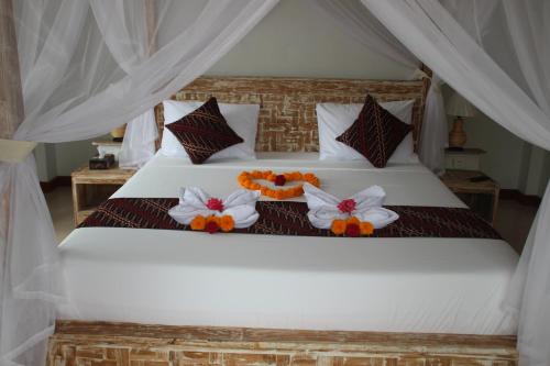 Ένα ή περισσότερα κρεβάτια σε δωμάτιο στο Raditya Villa Ubud