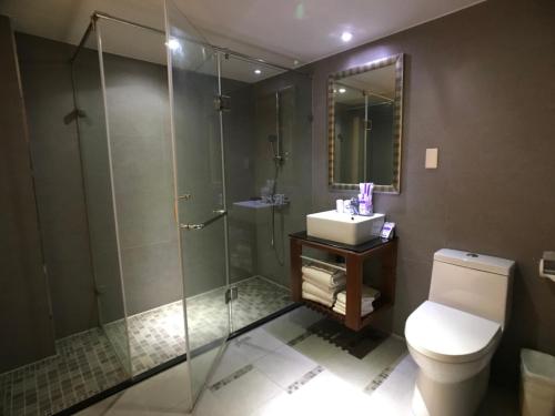 Koupelna v ubytování Paris Business Hotel