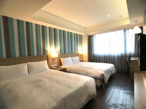 Ένα ή περισσότερα κρεβάτια σε δωμάτιο στο Paris Business Hotel